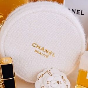 Chanel Christmas 2024 Holiday Round Pouch White Tweed New Authentic BNIB